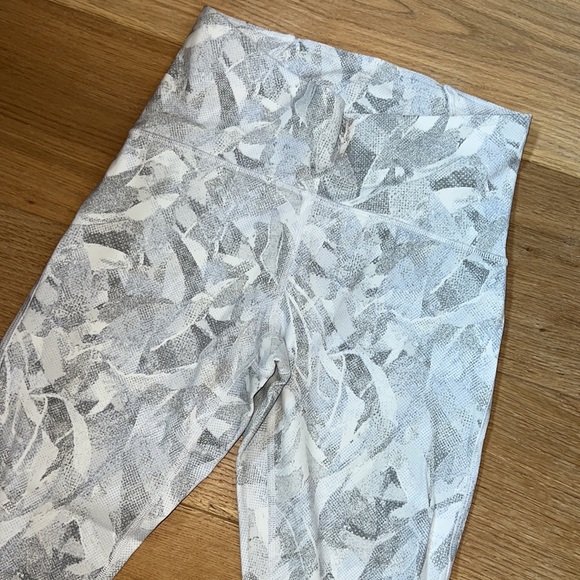 NWOT Lululemon Train Time 7/8 pant, size 6 - Picture 6 of 8